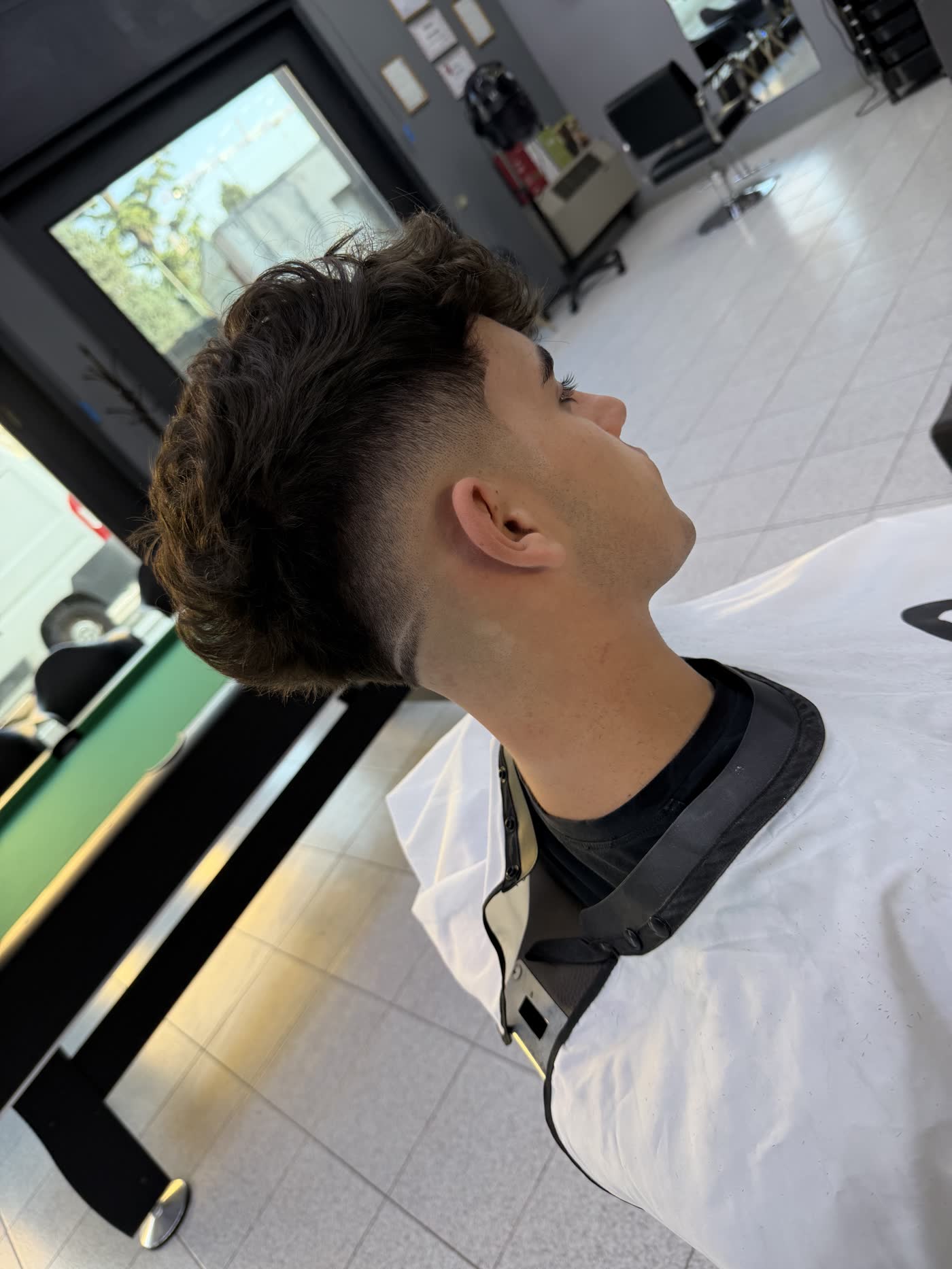 Taglio uomo sfumato su capelli castani, Salon Ramona